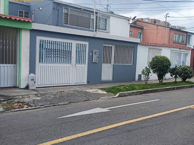 #P 100 - Casa para Venta en Bogotá - DC - 2